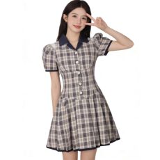 批发2026夏学院风纯欲甜辣妹收腰翻领露肩格纹连衣<b class='q'>裙</b>茶歇在逃公主短<b class='q'>裙</b>
