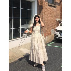 批发女夏季收腰显瘦高级感气质<b class='q'>长裙</b>子飞飞袖方领波点连衣裙温柔系女装