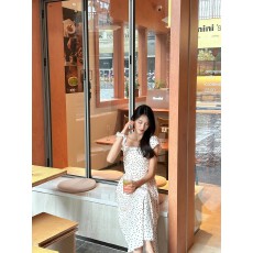 批发温柔风法式飞飞袖方领波点连衣裙女夏季收腰显瘦高级感气质<b class='q'>长裙</b>子