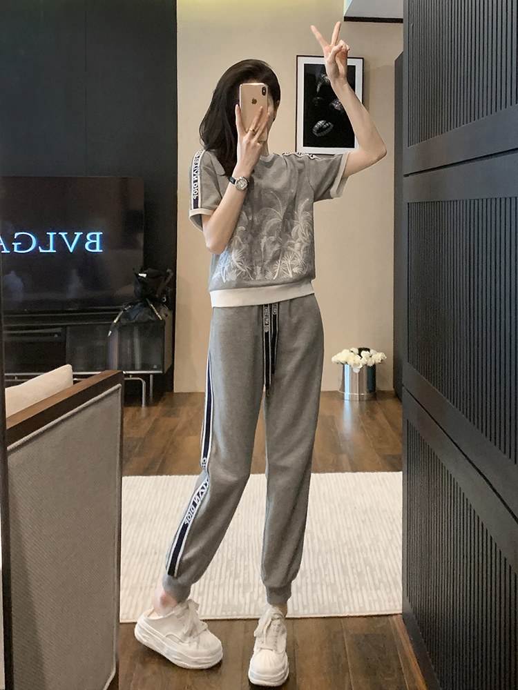운동 캐주얼 세트 여성 여름 2026 새로운 루즈핏 외국 가스 패션 반팔 웨이 바지 투피스 세트 841