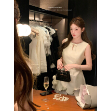 批发杨小卷 MIU系千金风无袖收腰连衣<b class='q'>裙</b>女设计感订婚生日礼服<b class='q'>裙</b>公主<b class='q'>裙</b>