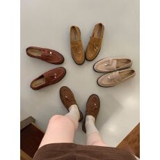 批发<b class='q'>韩版</b>圆头金属扣粗跟深口单鞋女2025年新款春秋绒面百搭舒适乐福鞋