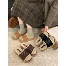 批发2025年秋冬新款厚底毛毛拖鞋女真皮一字拖松糕底高级感毛绒棉拖鞋