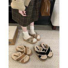 批发2025秋冬新款外穿休闲厚底防滑软底毛毛鞋女交叉露趾真皮加绒棉拖