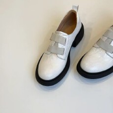 批发2026新款厚底魔术贴乐福鞋女一脚蹬软皮舒适粗跟小皮鞋货号