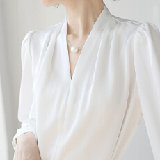 批发2026春 高级感简约衬衫<b class='q'>女</b>秋季气质V领轻熟风通勤缎面上衣