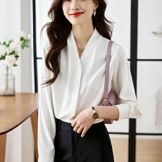 批发高级感长袖<b class='q'>衬衫</b>女2026春新奶白杏气质v领别致上衣<b class='q'>OL</b>时髦chic