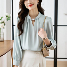 批发法式小众挂脖立领串珠<b class='q'>衬衫</b>女2026春新款套头缎面气质通勤<b class='q'>职业</b>上衣