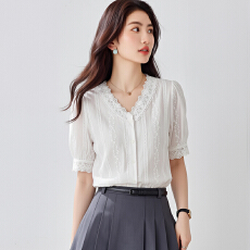 批发夏季薄款<b class='q'>雪纺衫女</b>夏装2026年新款潮短款v领上衣设计感小众短袖t恤