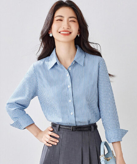 디자인 센스 파란색 스트라이프 여성 셔츠 스택 착용 2026 봄 가을 계절 블루 흰색 스트립 긴팔