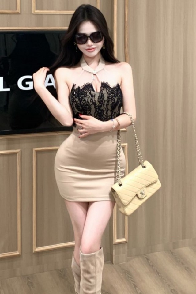High-End V-Neck Sexy Lace-Trimmed Bodycon Dress