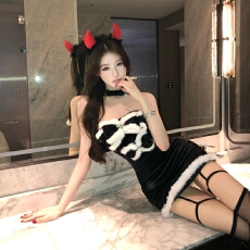 批发实拍实价 丝绒抹胸修身<b class='q'>连衣裙</b>女秋冬纯欲性感一字肩包臀裙