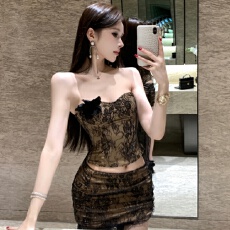 批发实拍实价 时尚修身抹胸蕾丝上衣+高<b class='q'>开叉</b>包臀裙套装