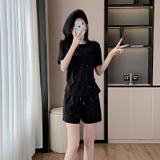 批发休闲套<b class='q'>装</b>2026夏季新款时尚遮肚显瘦设计感烫钻修身短袖短<b class='q'>裤</b>两件套