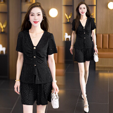 批发实拍2026夏新款时尚减龄显瘦法式v领烫钻短袖上衣短<b class='q'>裤</b>两件套