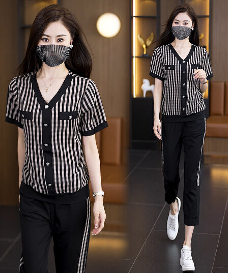 실사 2026 여름 새로운 캐주얼 미니멀리즘 루즈핏 연령 감소 스트라이프 V넥 스트라이프 반팔 7부 바지 투피스 세트