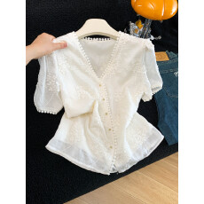 批发小香风<b class='q'>镂空</b>提花蕾丝短袖衬衫女夏季2026新款法式小资别致小衫上衣