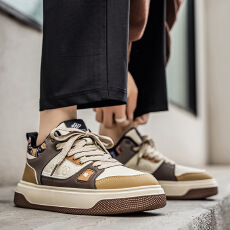 批发2025新款板鞋冬季男鞋大码保暖时尚<b class='q'>休闲</b>鞋加绒舒适防滑中帮青年鞋