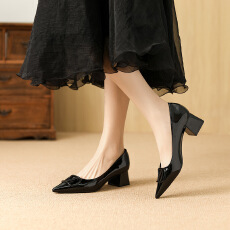 批发粗跟单鞋女裸色尖头鞋女2026新款春夏季浅口v扣通勤气质女鞋