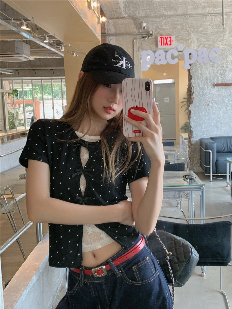 실사 정가 검정색 도트 무늬 페이크 레이어드 반팔 티셔츠 여성 레이스 조각 몸매 가꾸기 인사이드 가져 가라. 디자인 센스 맨위 여름