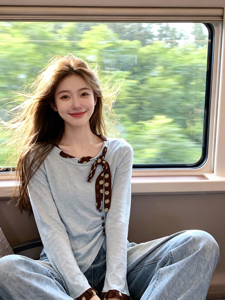하늘색 배색 리본 티셔츠 여성 봄과 가을 도트 무늬 나비 매듭 장식 루즈핏 슬림해 보이는 캐주얼 긴팔 맨위