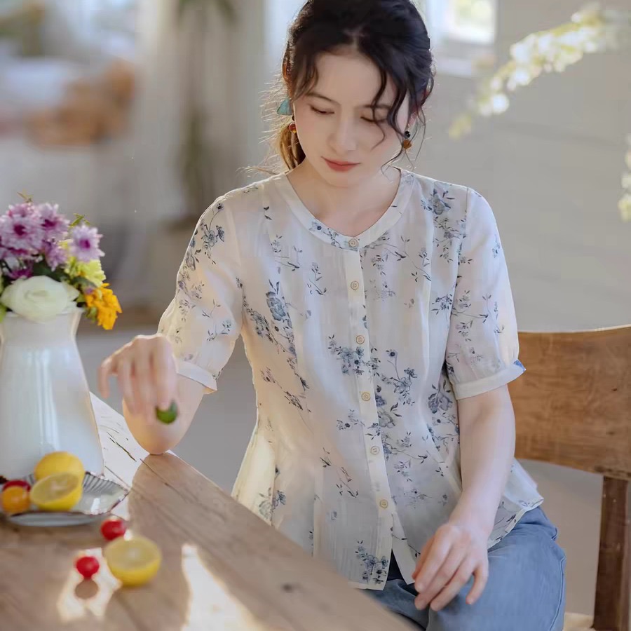 2026 라미 프린트 셔츠 여성용 짧은 소매 몸매 가꾸기 디자인 센스 2026 여름 새로운 여성 의류 품격 우아함 맨위