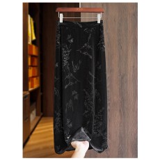 批发黑色时尚气质<b class='q'>真丝</b>丝绒新中式半身<b class='q'>裙</b>女秋装新款国风刺绣高腰中长<b class='q'>裙</b>