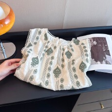 批发实拍 新款度假风刺绣花边无袖上衣高级感洋气减龄外穿坎肩<b class='q'>背心</b>