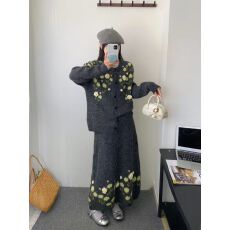 批发韩系立体花朵温柔软糯女<b class='q'>秋</b>冬宽松慵懒外套针织开衫+长半裙套装