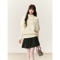 批发umoumo乌蘑米白色绞花宽松上衣收口下摆不对称<b class='q'>翻领</b>彩扣斗篷毛衣