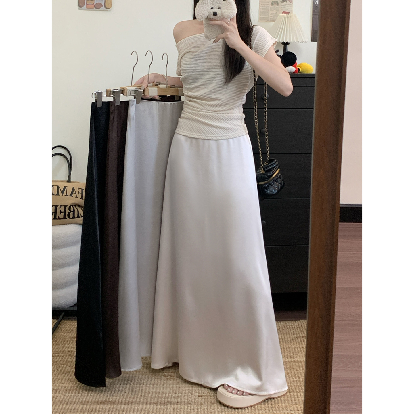 실사 2026 새로운 하이웨이스트 반신 스커트 여성 표지 십자가 슬림해 보이는 한 마디 패키지 팔 롱 스커트