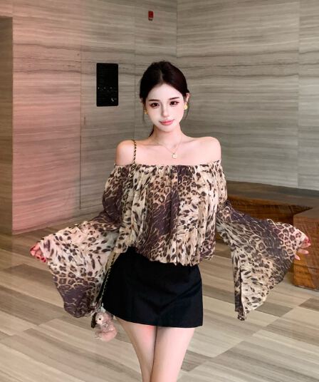 실사 정가 섹시함 작은 야생 고양이 한 단어 비스듬한 어깨 오프숄더 레오파드 무늬 나팔 소매 셔츠 쇼트 스타일 긴팔 맨위