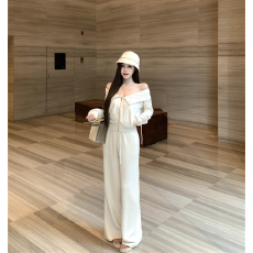 批发实拍实价连帽一字肩卫衣女秋长袖短款外套直筒休闲<b class='q'>裤</b>套<b class='q'>装</b>