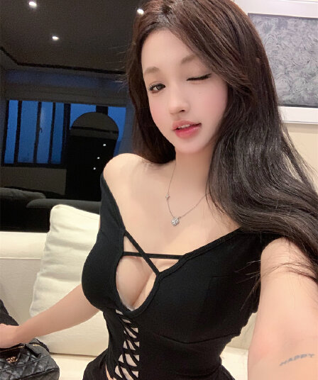 실사 정가 V넥 오프숄더 반팔 티셔츠 여성 명문 여성 바람 빛 럭셔리 섹시함 인사이드 잡아라. 의류