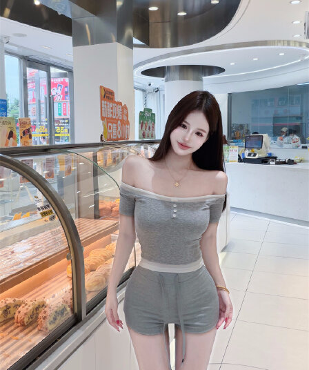 실사 정가 반팔 티셔츠 여성 한 부서 배색 비스듬한 어깨 쇼트 스타일 페이크 레이어드 오프숄더 맨위 바지 세트