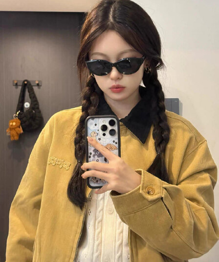 열린 봄 새로운 차가운 배색 레트로 카키 색 폴로 칼라 재킷 여성 루즈핏 루즈핏 아메리칸 자수 쇼트 스타일 재킷