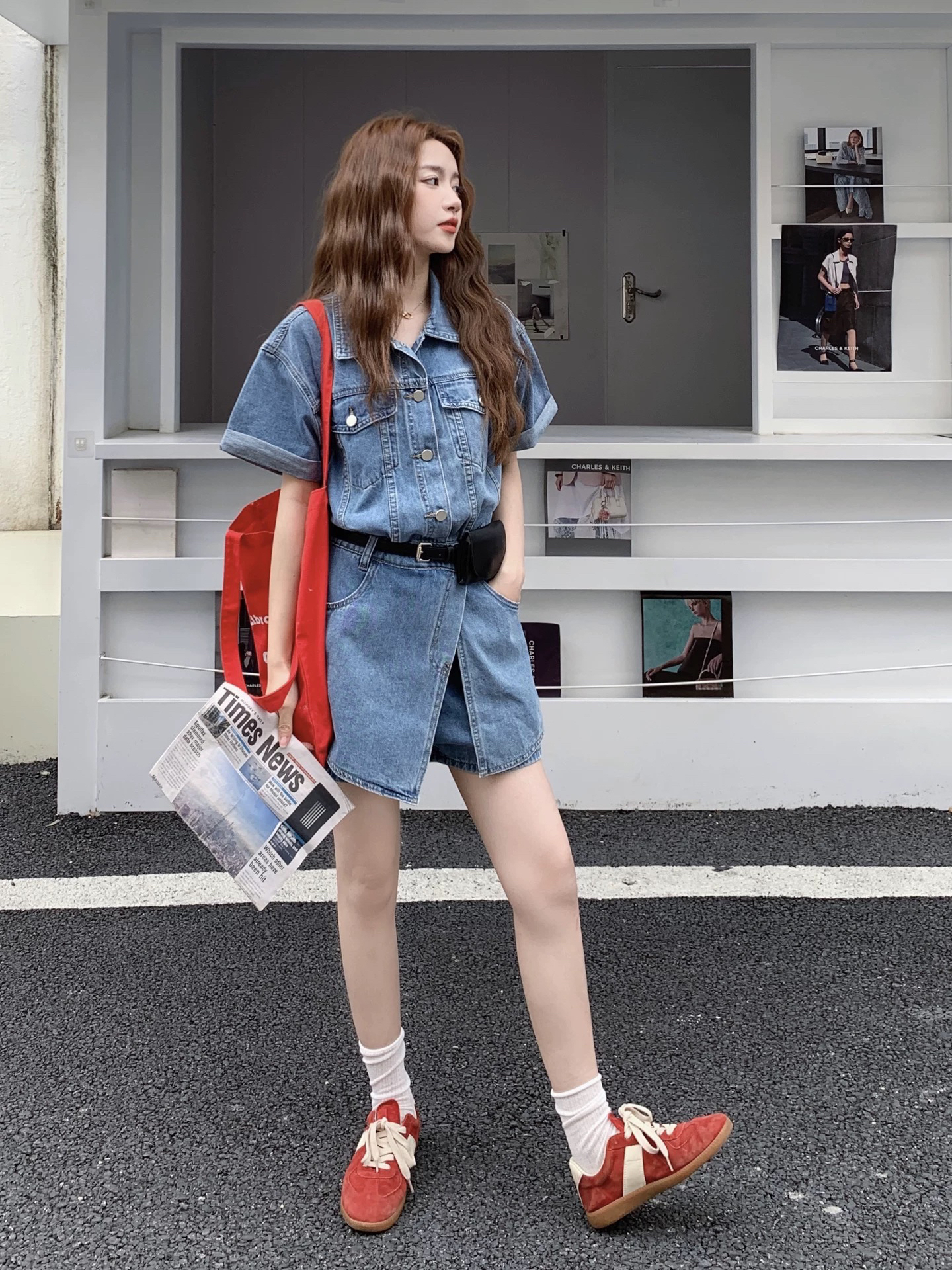 항구 바람 레트로 워크웨어 데님 점프 슈트 여름 2026 새로운 하이웨이스트 슬림해 보이는 자이언트 잘 생긴 방귀 커튼 원피스 반바지