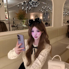 批发冬天重工镶钻小香风蝴蝶结针织开<b class='q'>衫</b>女高级感气质绝美毛衣外套上衣