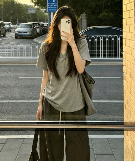 빅 사이즈 어깨 V넥 단색 반팔 티셔츠 여성 여름 한국 스타일 루즈핏 슬림해 보이는 반소매 맨위 미니멀리즘 다용도 셔츠