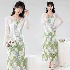 批发实拍2026超好看绿色碎花吊带连衣裙夏日绝美海边度假沙滩<b class='q'>长裙</b>显瘦