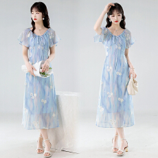 批发实拍法式蓝色碎花连衣裙女2026<b class='q'>夏季</b>新款海边度假风收腰气质<b class='q'>长裙</b>