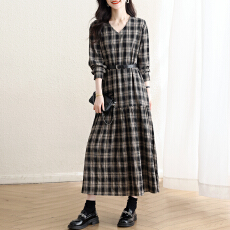 批发实拍复古抽褶设计V领格子宽松连衣裙女2026秋艺术感格纹度假长裙