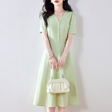 批发实拍2026夏季新款法式端庄大气小个子显高海边度假棉麻<b class='q'>连衣裙</b>女