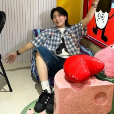 批发夏季学院风人物刺绣格子短袖衬衫<b class='q'>男</b>女设计感潮牌宽松休闲衬衣外套