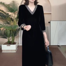 批发韩国2026春秋冬季流行爆款<b class='q'>连衣裙</b>新款女轻奢高级感妈妈高档丝绒