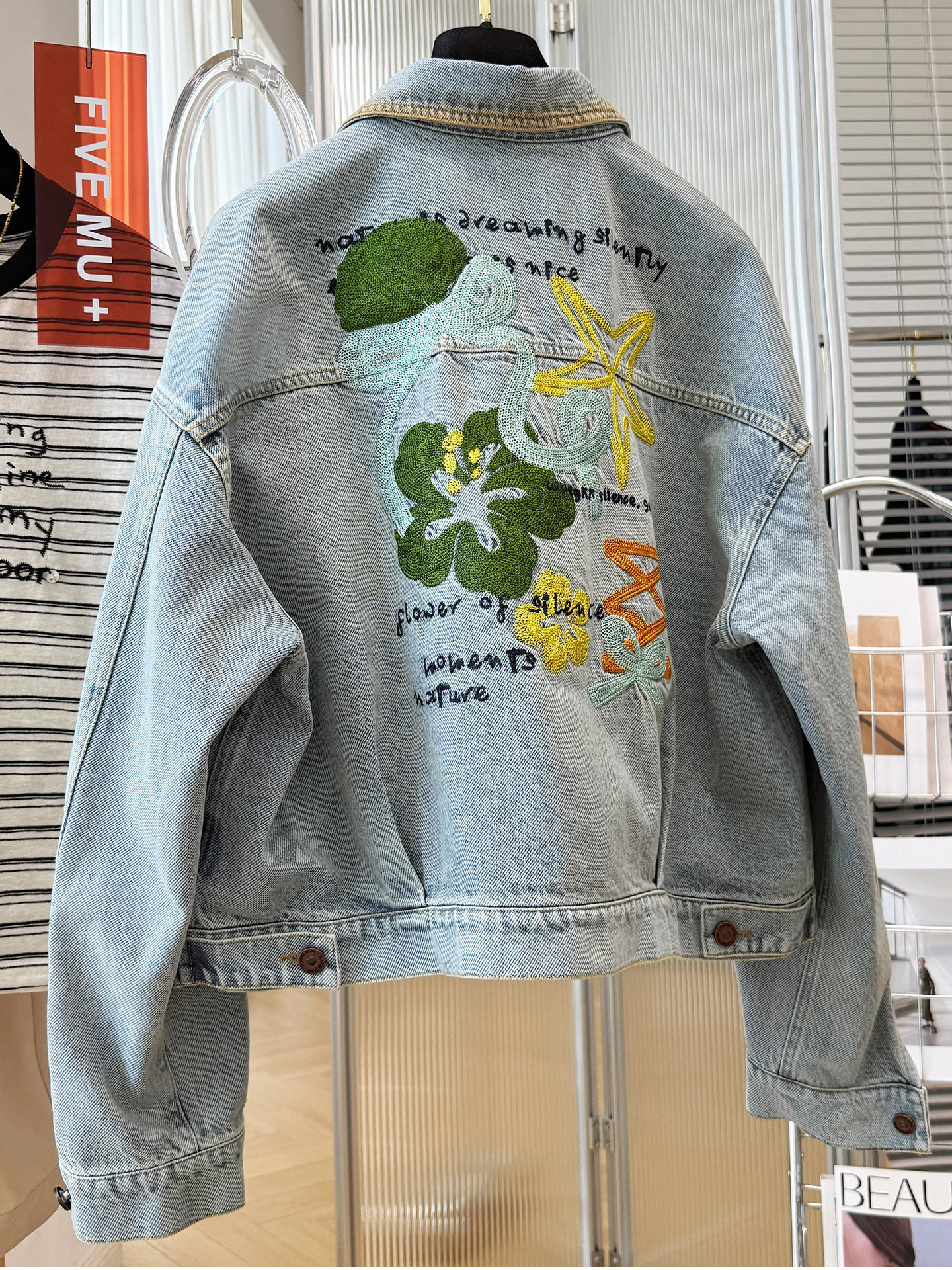 봄 2026 새로운 여성 의류 무거운 작업 자수 고유 한 자이언트 잘 생긴 ~ 중 절묘한 쇼트 스타일 데님 재킷 레트로 재킷
