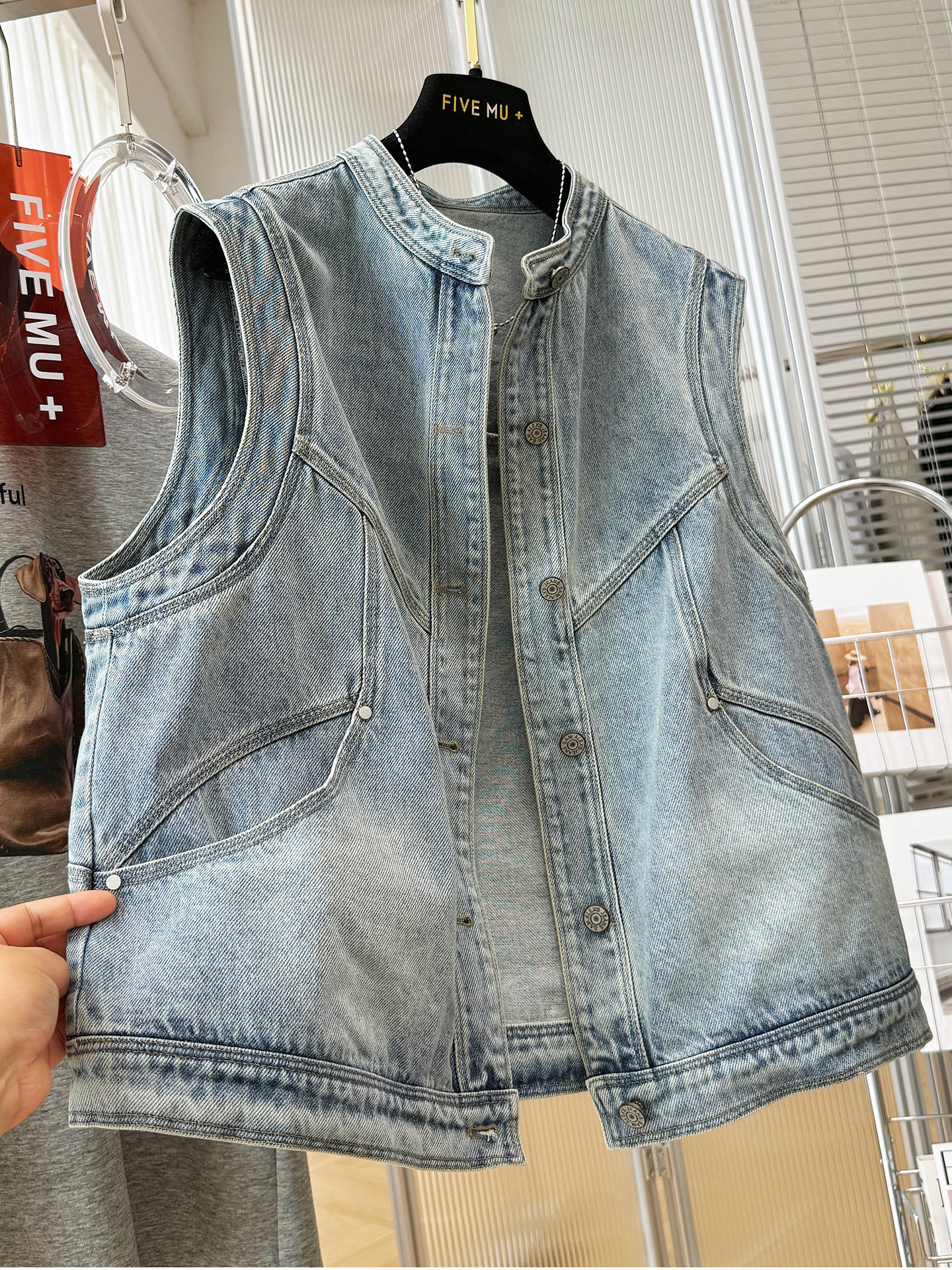 2026 새로운 레트로 캐주얼 세련된 외국 가스 스택 착용 외출용 작은 스탠드 칼라 데님 베스트 조끼 여성 코트 봄 드레스