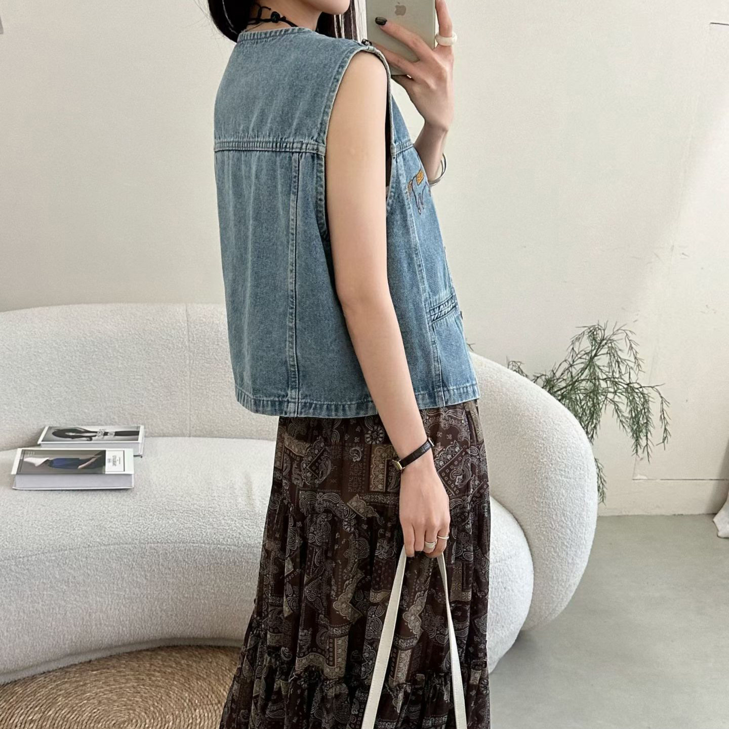 2026 봄 새로운 한국 스타일 루즈핏 슬림해 보이는 다용도 라운드 넥 민소매 데님 베스트 여성 레저 다용도 맨위