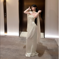 批发实拍  流光盛宴白色抹胸连衣裙女修身显瘦披肩亮片名媛礼服长裙