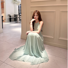 批发实拍 法式挂脖连衣裙女2026早秋新款无袖褶皱<b class='q'>长裙</b>收腰礼服裙子